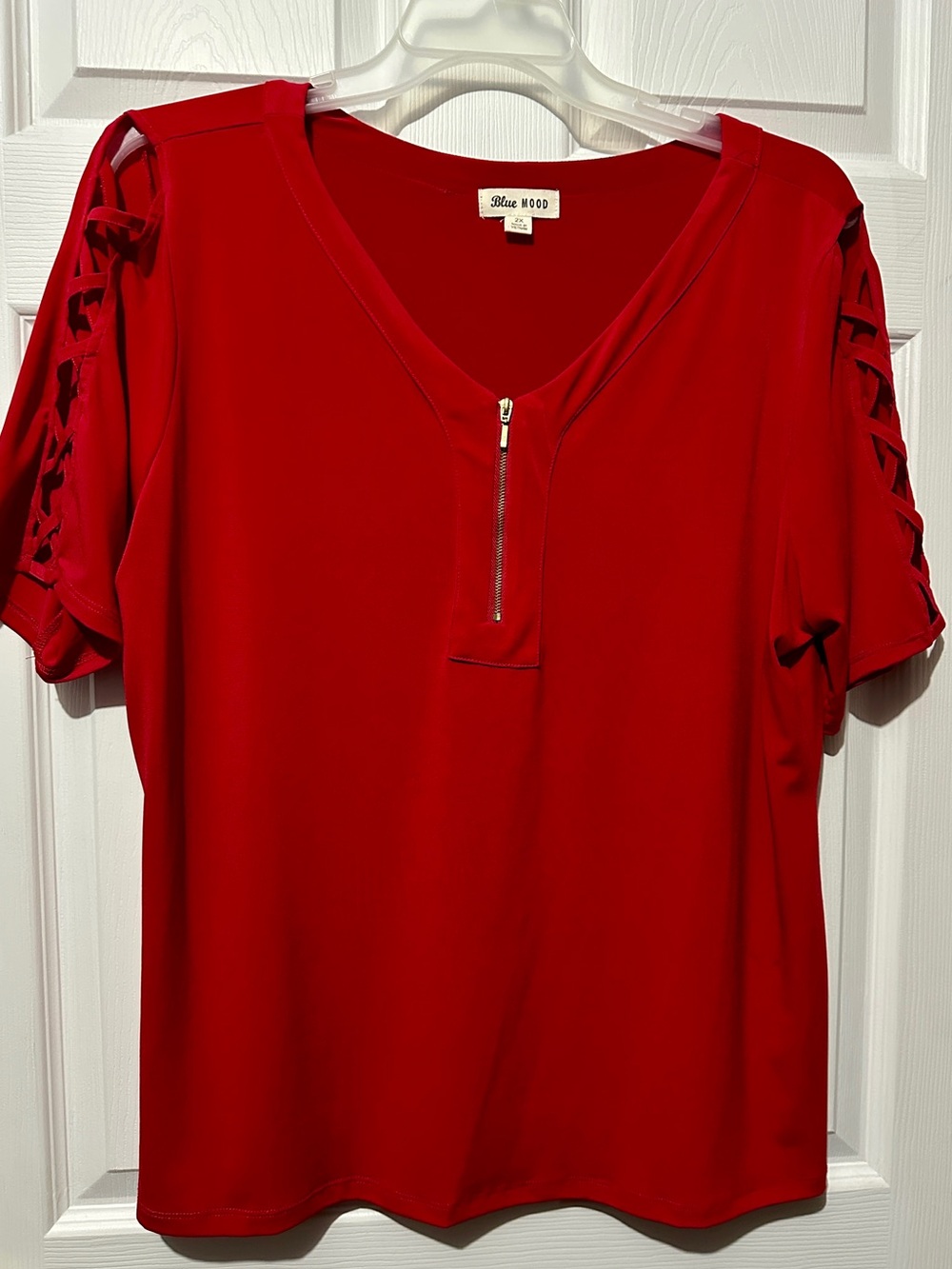 Blue Mood Women's Red Zip-Front Cold-Shoulder Tee